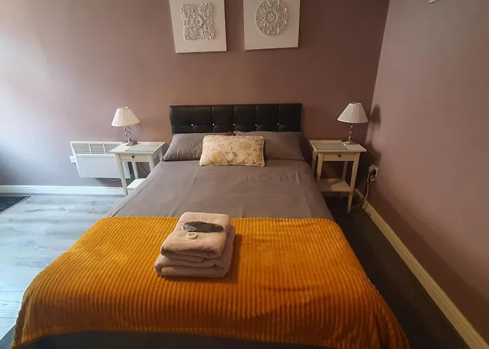 Modern 1 Bedroom Apartment Free Parking Wifi Near City Centre * Leeds (West Yorkshire)