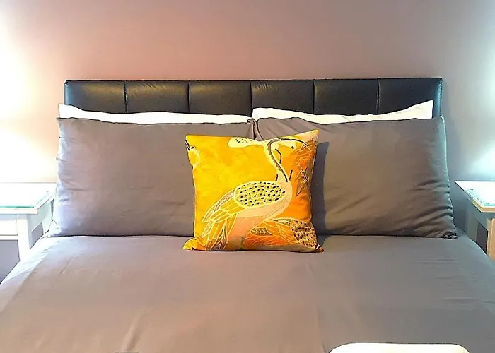 Modern 1 Bedroom Apartment Free Parking Wifi Near City Centre * Leeds (West Yorkshire)