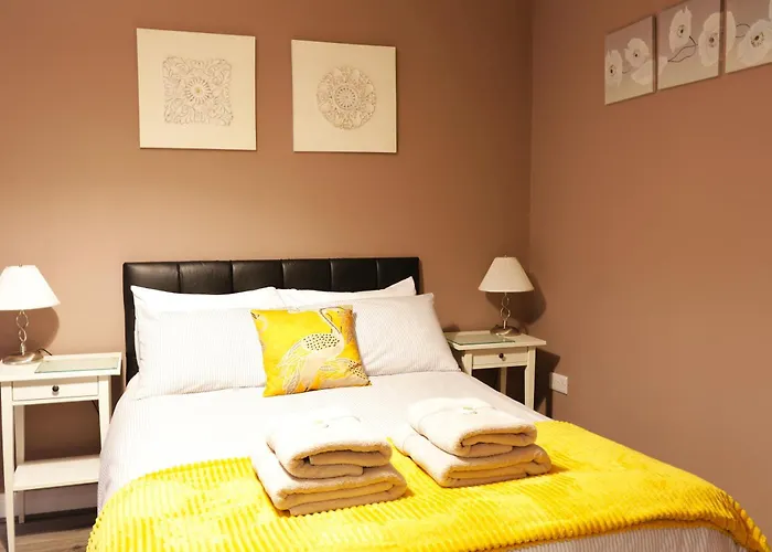 Modern 1 Bedroom Apartment Free Parking Wifi Near City Centre