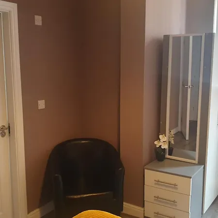 Modern 1-bed Free Parking Near Host, *