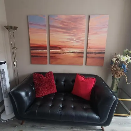 Apartament Modern 1-bed Free Parking Near Host,