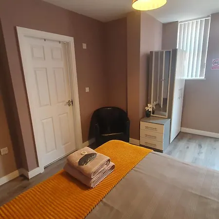 Apartament Modern 1-bed Free Parking Near Host, *