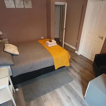 Apartament Modern 1-bed Free Parking Near Host, Leeds (West Yorkshire)