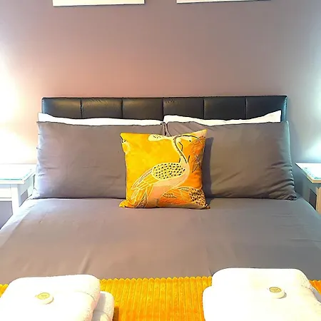Modern 1-bed Free Parking Near Host, * Leeds (West Yorkshire)