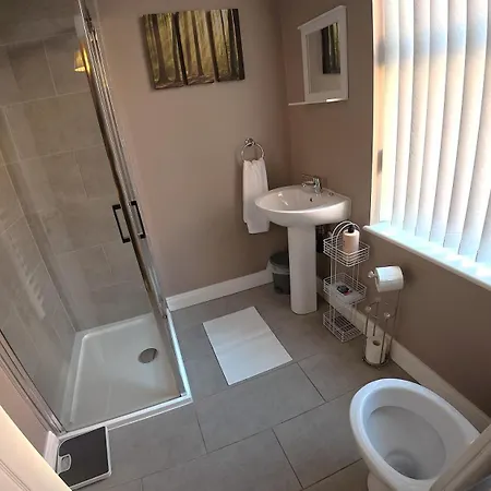 Apartament Modern 1-bed Free Parking Near Host,