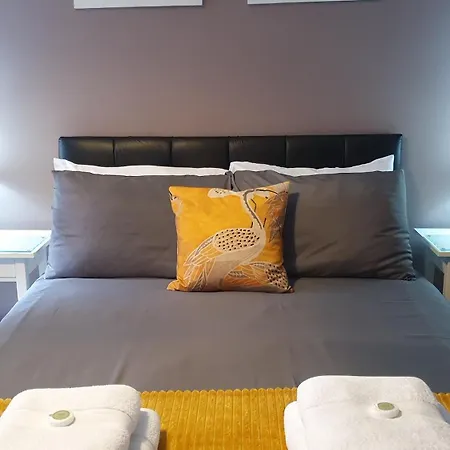 Modern 1-bed Free Parking Near Host,
