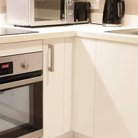 Apartament Modern 1-bed Free Parking Near Host, *