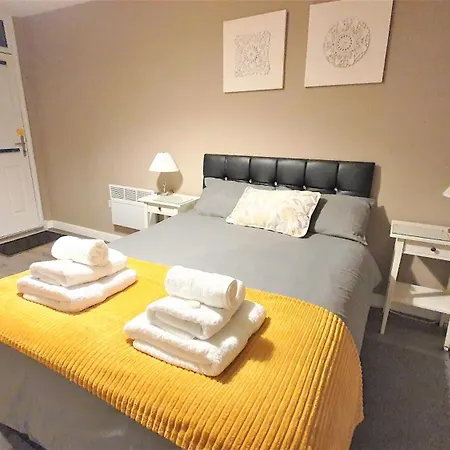 Modern 1-bed Free Parking Near Host, Leeds (West Yorkshire)