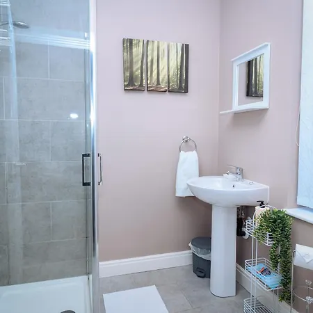 Modern 1-bed Free Parking Near Host, *