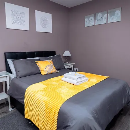 Modern 1-bed Free Parking Near Host, Apartament *