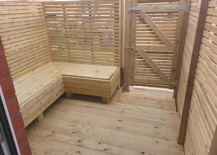 Modern 1 Bedroom Apartment Free Parking Wifi Near City Centre *