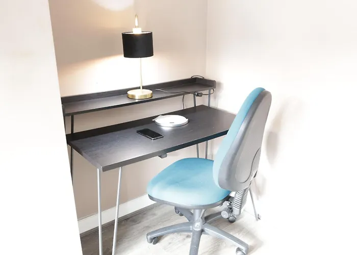 Modern 1 Bedroom Apartment Free Parking Wifi Near City Centre * Leeds (West Yorkshire)