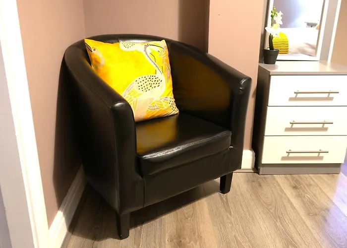 Modern 1 Bedroom Apartment Free Parking Wifi Near City Centre Apartment