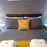 Modern 1 Bedroom Near Host Business Hub Free Parking